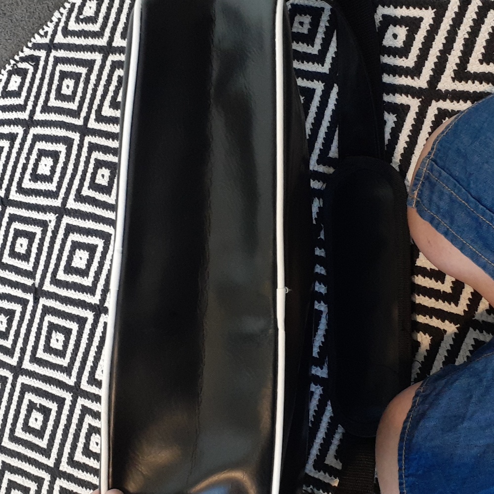 I love London black shouder large leather bag - Picture 6 of 10